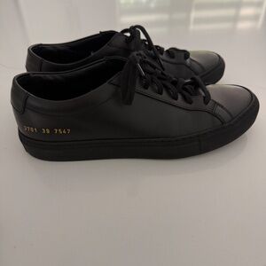 Men's COMMON PROJECTS Achilles Black Leather Low Top Sneakers 39